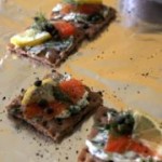 180px-Gravlax_on_crackers_with_pepper_and_lemon