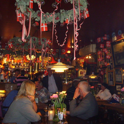 Historical Copenhagen Bar near central station: Jernbanekafeet